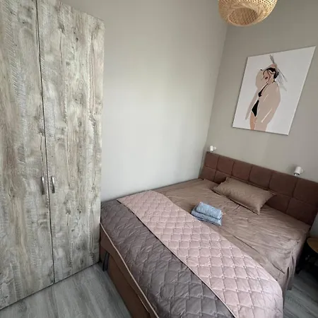 Freedom Dolynsky Bright